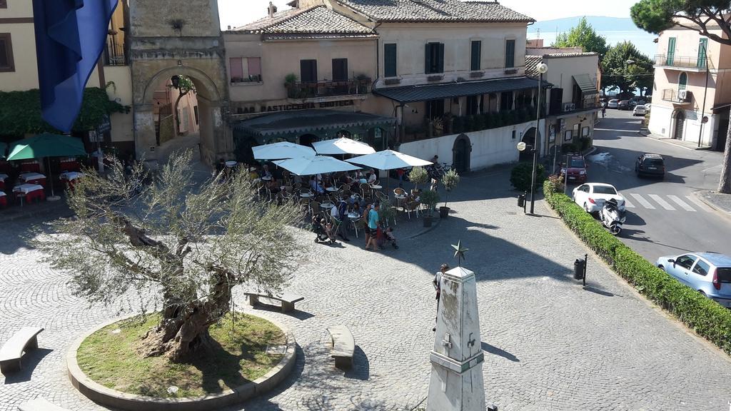 Relax In Piazzetta Casa E Appartamento Per Vacanze Trevignano Romano Δωμάτιο φωτογραφία
