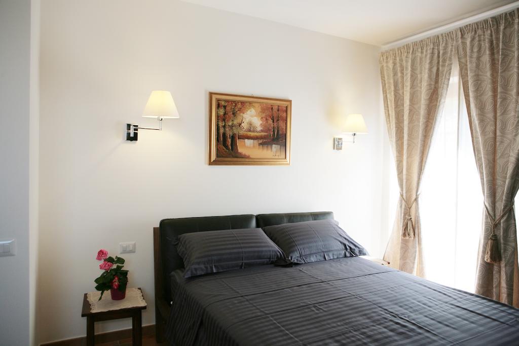 Relax In Piazzetta Casa E Appartamento Per Vacanze Trevignano Romano Δωμάτιο φωτογραφία
